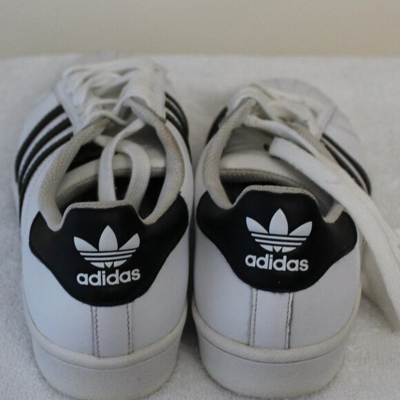 ADIDAS SUPERSTAR UNISEX SNEAKERS SIZE 4-1/2 WHITE WITH BLACK ACCENTS - Picture 2 of 8